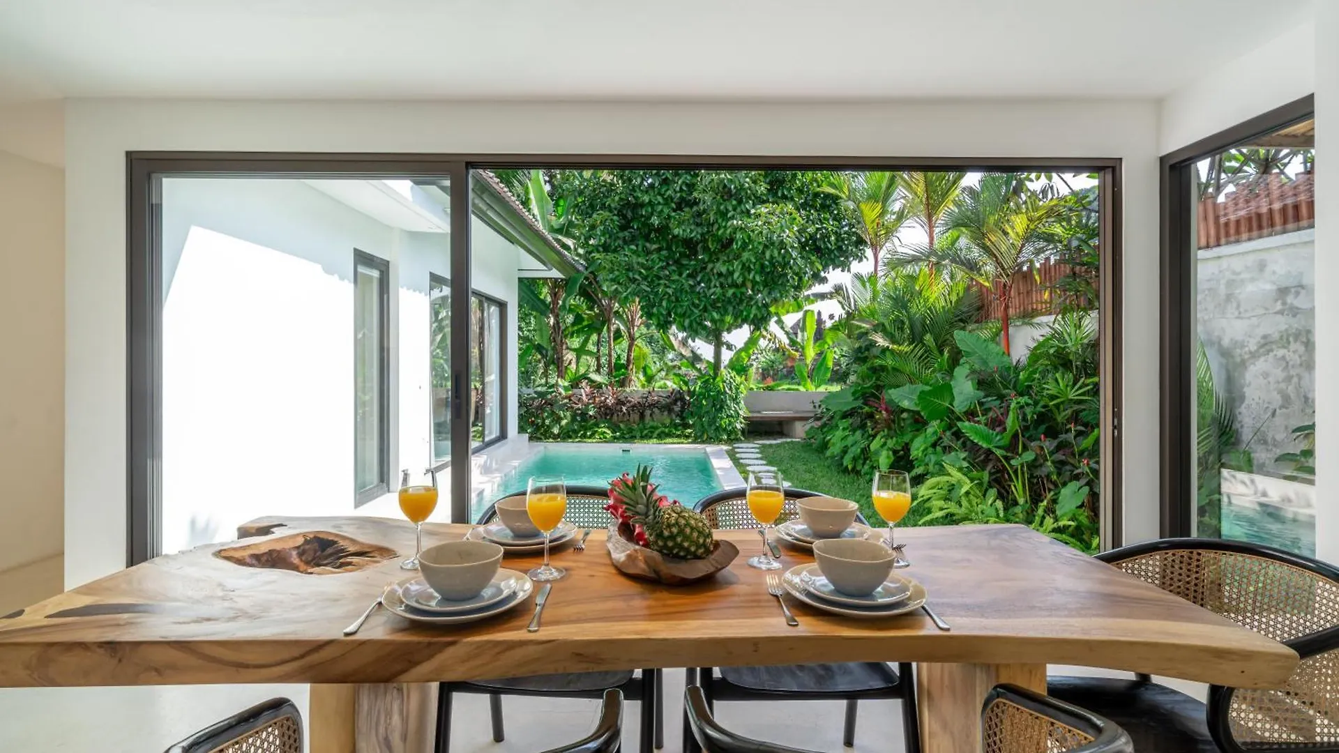 Your Dream Getaway Awaits - Villa In Ubud Offering Unmatched Temple Views!
